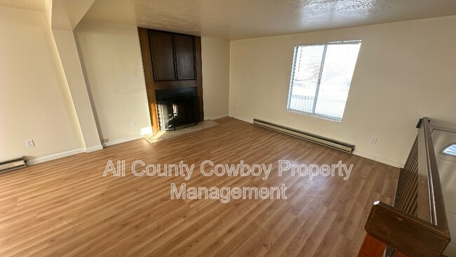 Building Photo - 704 Ferris Ct