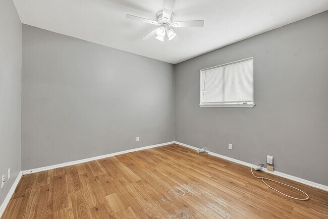 Foto del edificio - 6012-6014 Evers Rd
