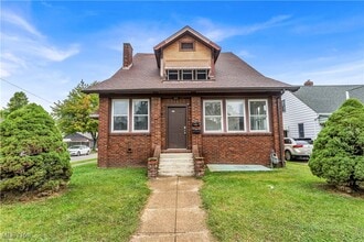 Building Photo - 5910 Laverne Ave