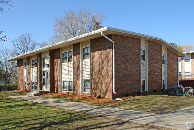 Building Photo - Greenvale Place Apartments