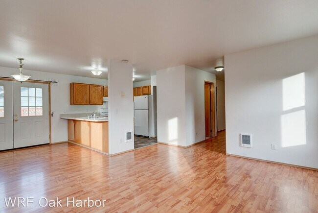 Building Photo - 3 br, 2.5 bath House - 402 NW Meadow Court