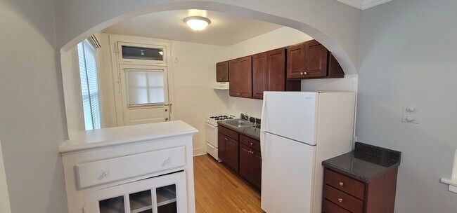 Kitchen - 444 Desplaines Ave