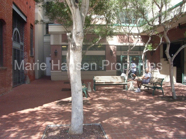 Building Photo - 545 Queen St