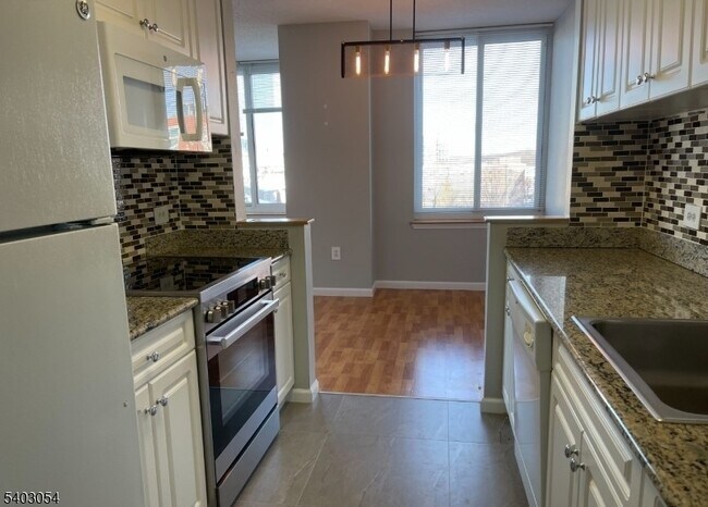 Foto del edificio - 100 Old Palisade Rd