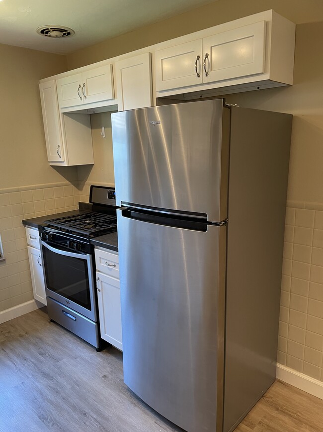 newer appliances and cabinets - 9204 Lackland Rd