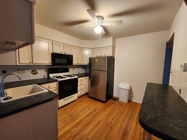Foto del edificio - 889 N Taylor St
