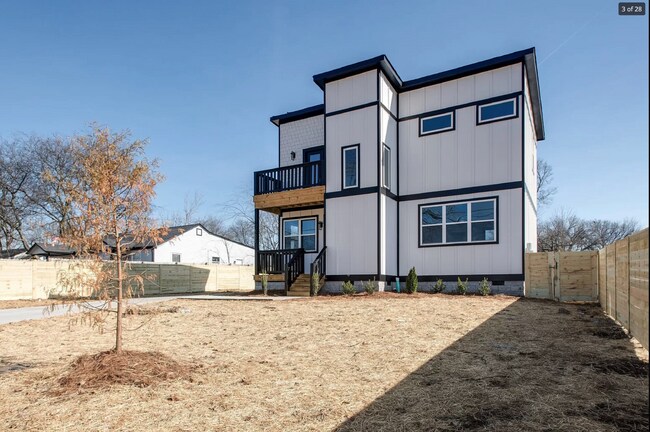Building Photo - 2 bd/2 bth. Fiber Internet included, gated...
