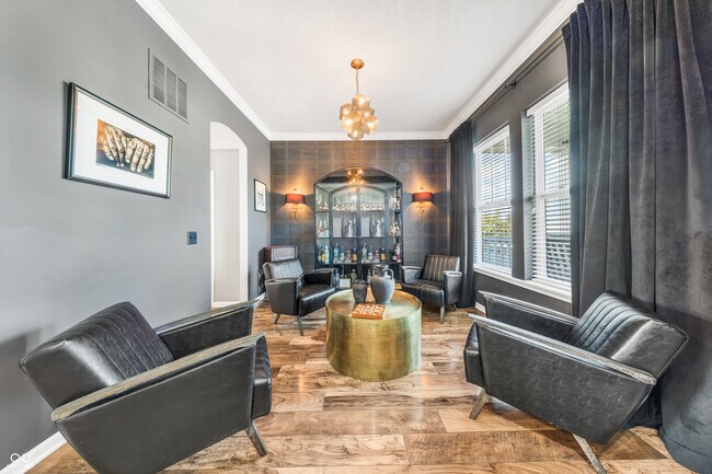 Foto del edificio - 12999 Pennington Rd