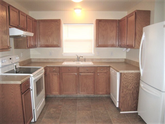 Kitchen - 2647 Avenue C