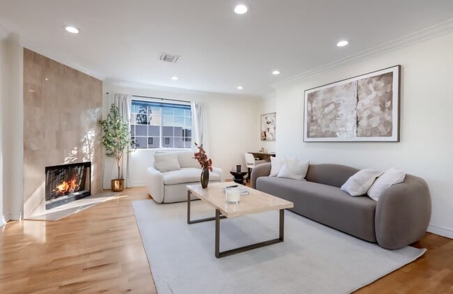 Building Photo - 525 N Orange Dr