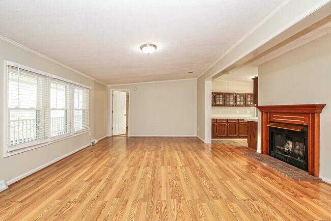 Foto del edificio - 5900 Holder Rd