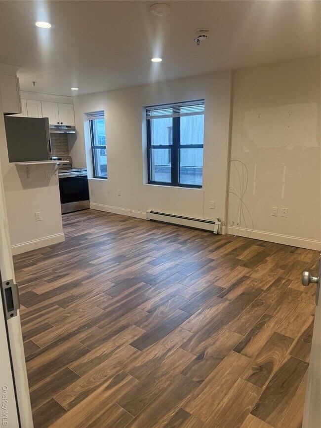 Foto del edificio - 106 Hempstead Turnpike