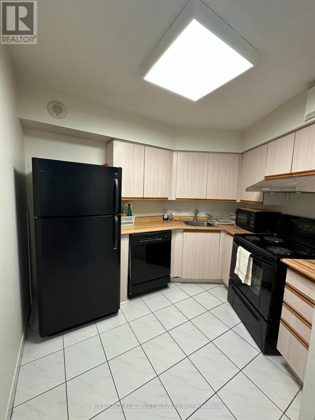 Building Photo - 270 Queens Quay W