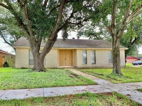 Building Photo - 722 Stephanie Dr