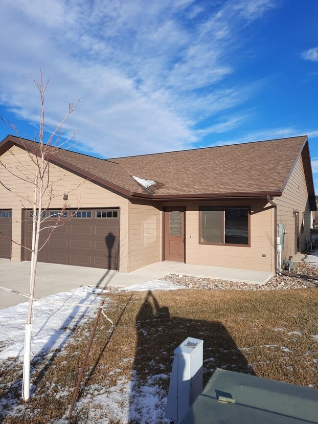 Building Photo - 3 BEDROOM | 2 BATH | DOUBLE GARAGE | SUMMERSET