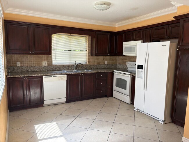 Building Photo - 2/2 Townhome in Fort Myers for Rent