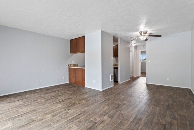 Building Photo - 1 bedroom 1 bath. FIRST MONTH FREE!!!!