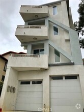 Building Photo - 408 Avenida Santa Barbara