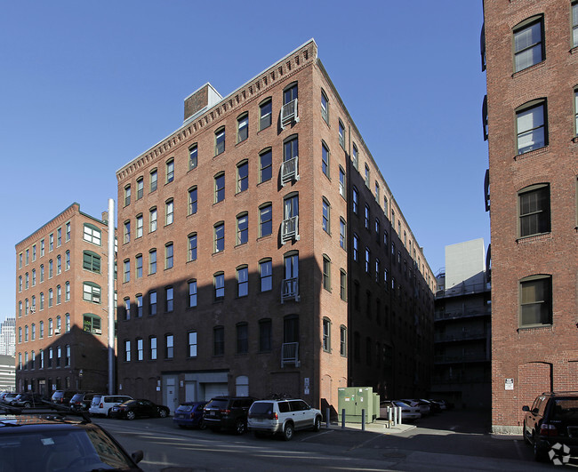 Building Photo - Fort Point Place