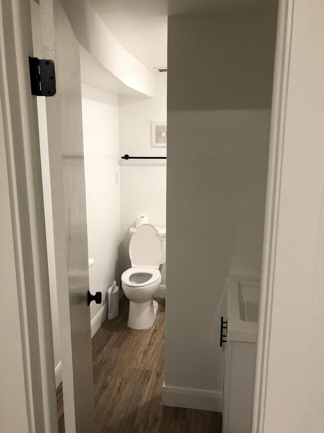 Building Photo - 237 W Main St