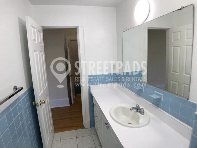 Foto del edificio - 2 bedroom in Brookline MA 02446