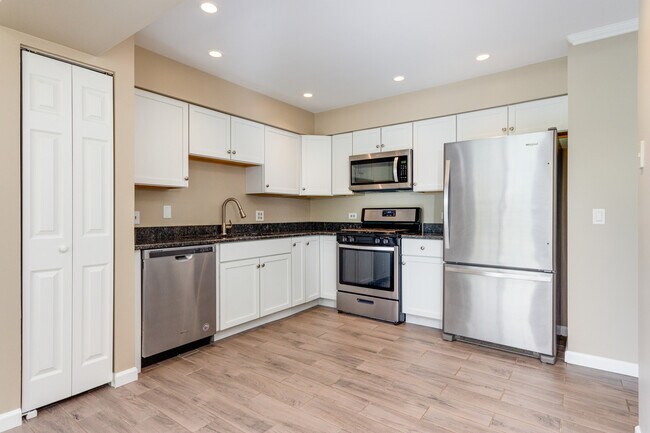 Foto del edificio - 2316 Highland Ct