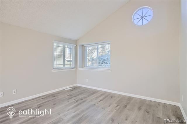 Foto del edificio - 628 Longfellow Ln