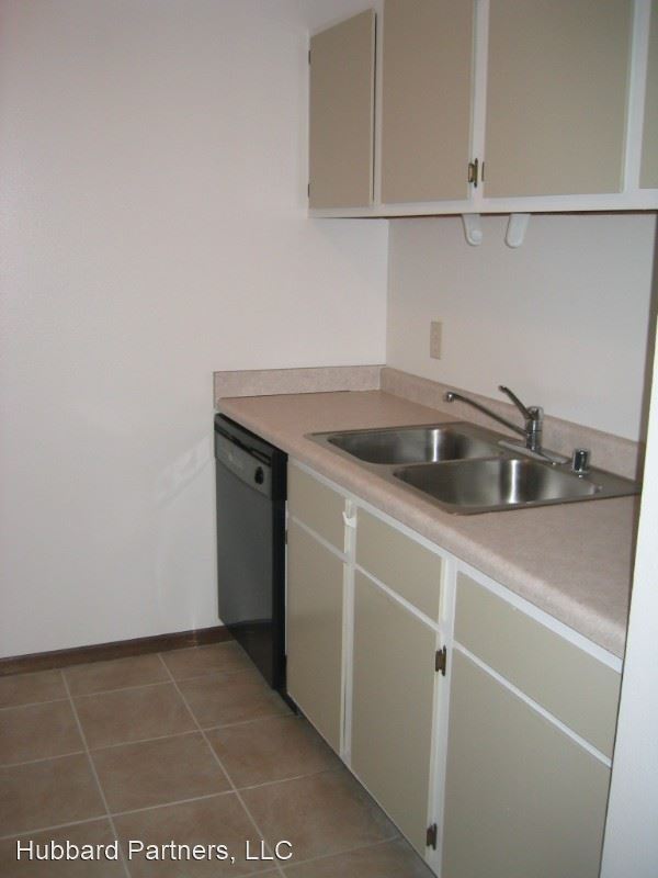 Building Photo - 1600 Kenilworth Ct