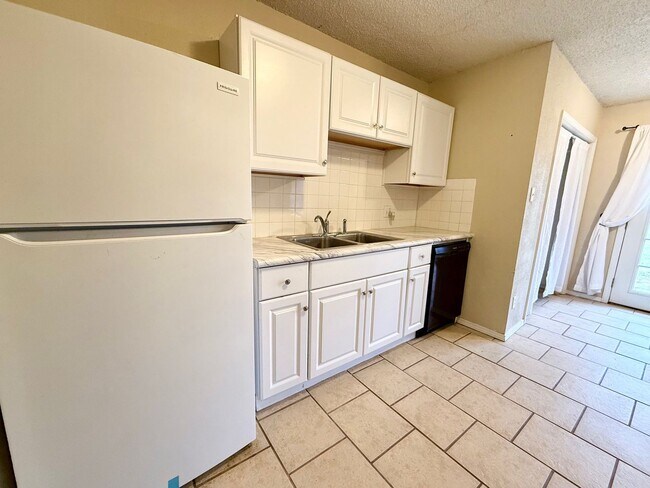 Building Photo - Cute home on cul-de-sac