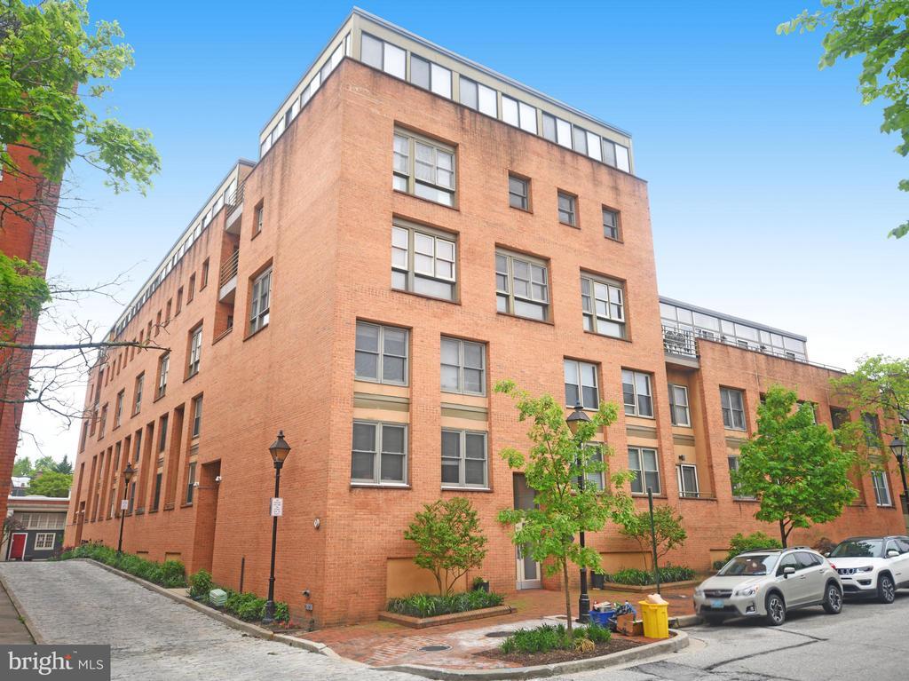 Primary Photo - 123 W Barre St