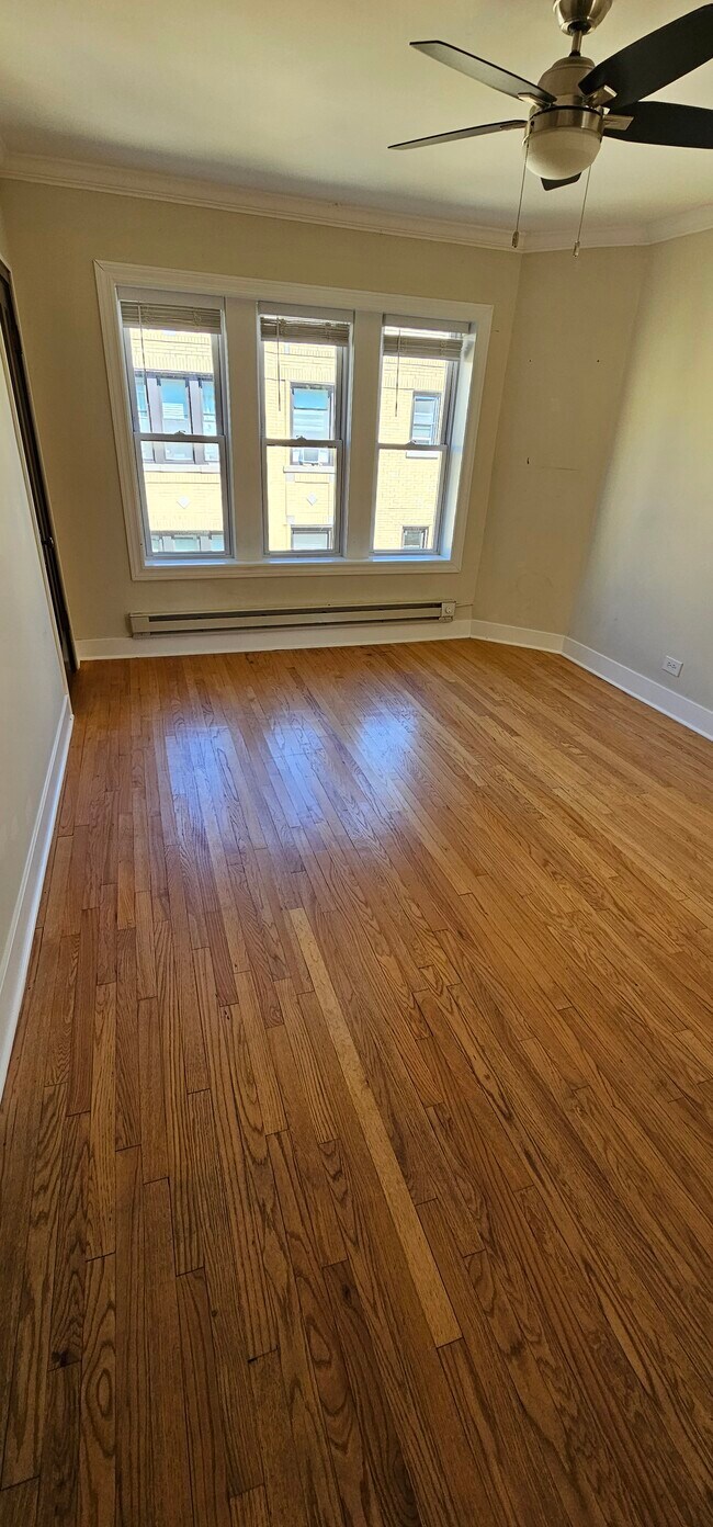 Foto del edificio - 3824 N Greenview Ave