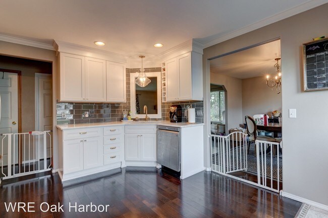 Foto del edificio - 5 br, 2.5 bath House - 395 SW Stroops Drive