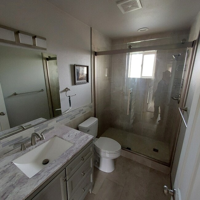Foto del edificio - 3209 Turnagain St