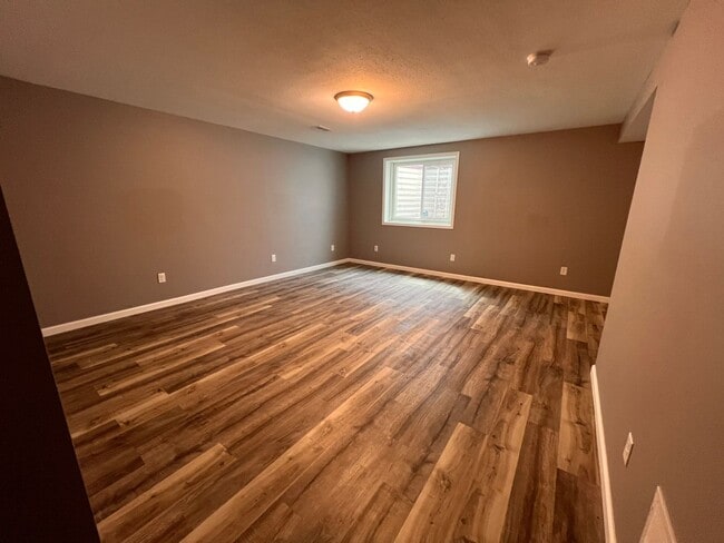 Building Photo - Introducing a stunning 4-bedroom, 3.5-bath...
