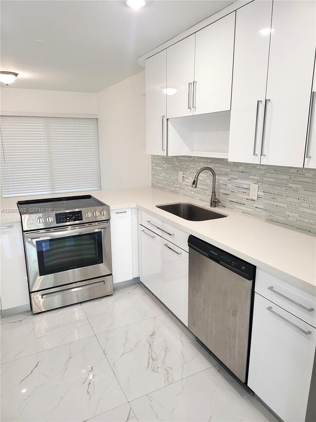 Foto del edificio - 9723 N New River Canal Rd