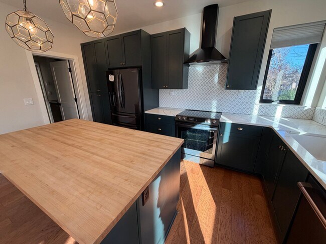 Foto del edificio - 3Bed/2.5 Bath Townhouse In Woodstock Neighborhood