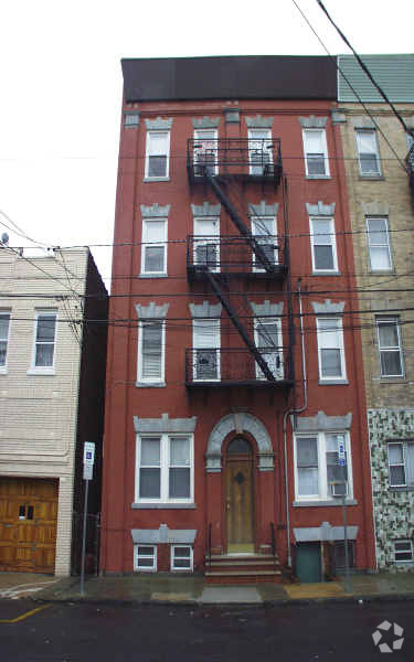 Building Photo - 78 Nichols St