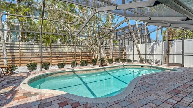 Foto del edificio - 734 Birdsong Ln