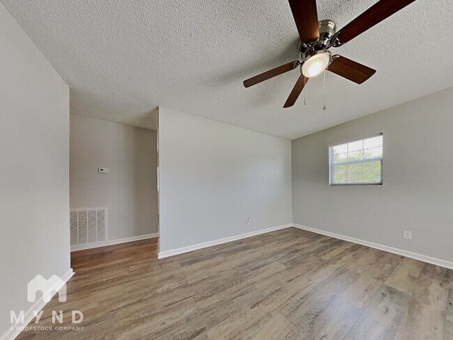 Building Photo - 376 Talley St