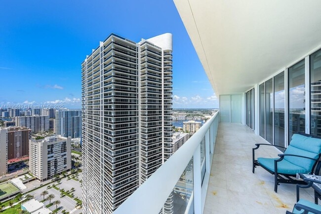 Building Photo - 1830 S Ocean Dr