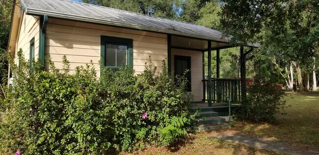 Foto del edificio - 2012 Husson Ave