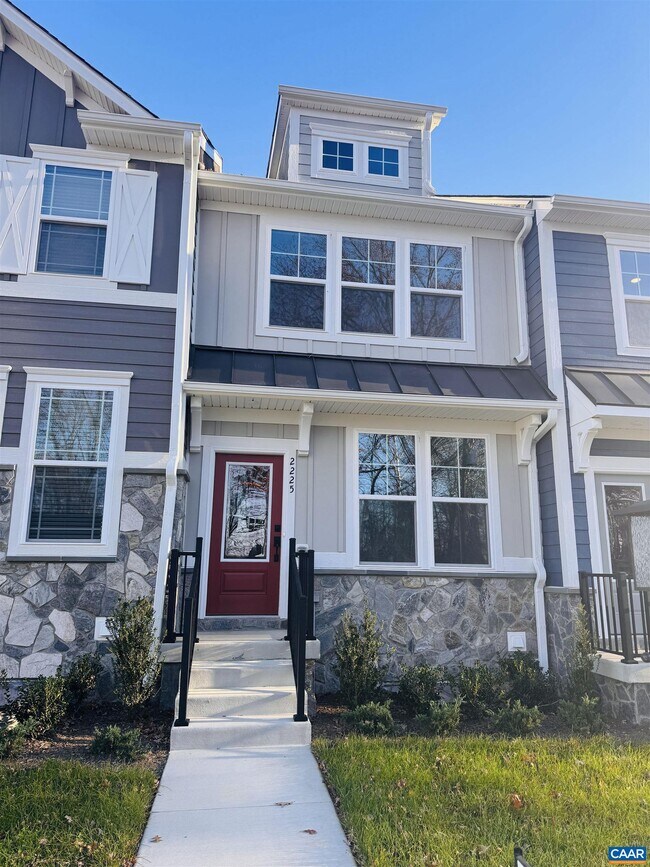 Foto del edificio - 2225 Woodburn Rd