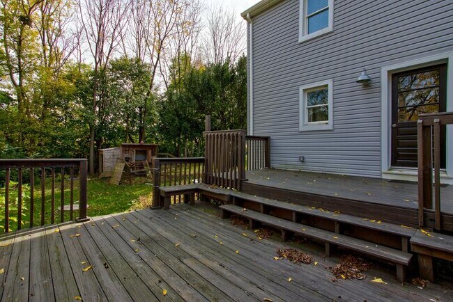 Building Photo - 557 S Chiques Rd