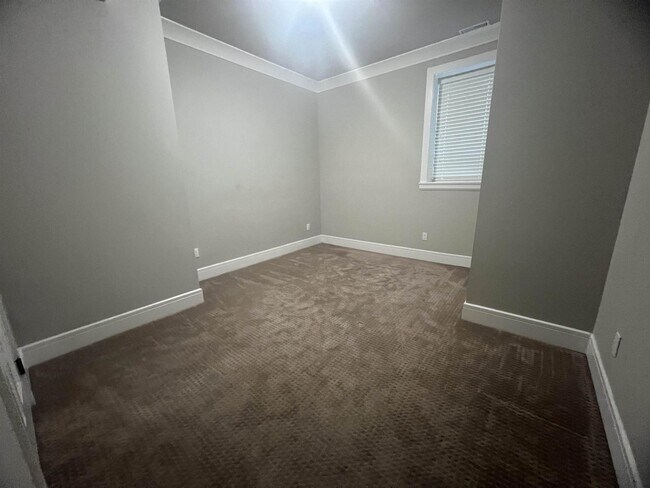 Photo du bâtiment - Basement-163xx 25TH AVENUE