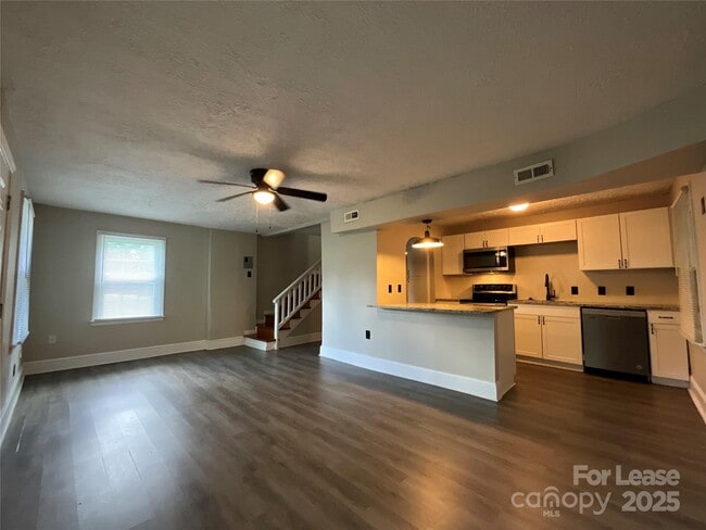 Building Photo - 3905 Freedom Dr