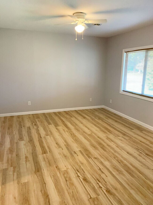 Foto del edificio - 2522 Meadowlane Dr