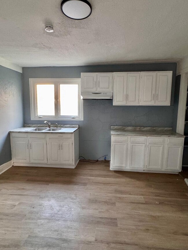 Building Photo - 4001 E 74th St