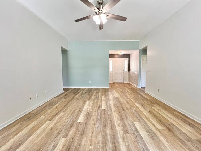 Foto del edificio - 104 Weatherby Ct