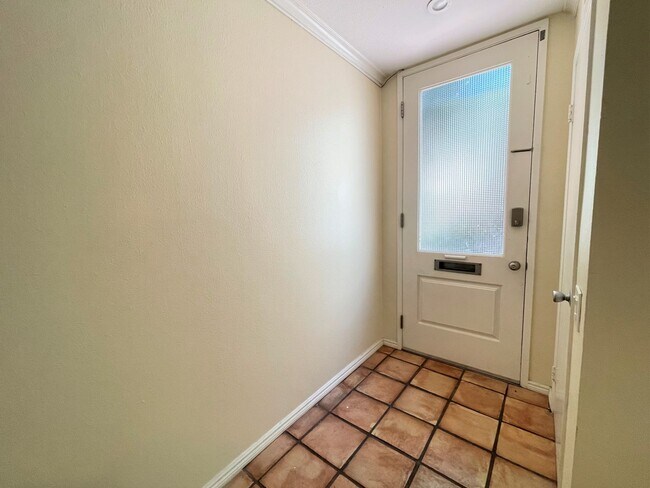 Foto del edificio - Spacious Condo at Collwood Villas!