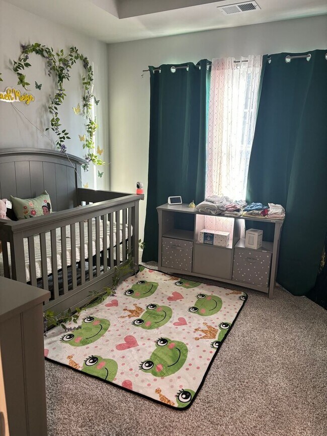 Foto del edificio - 659 The Heights Ln